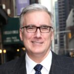 Keith Olbermann rejeita as críticas de Ryan Lizza sobre seu caso de amor 'generoso' com Olivia Nuzzi: 'I Made an F-Ton Then'