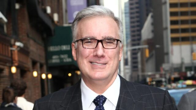 Keith Olbermann rejeita as críticas de Ryan Lizza sobre seu caso de amor 'generoso' com Olivia Nuzzi: 'I Made an F-Ton Then'
