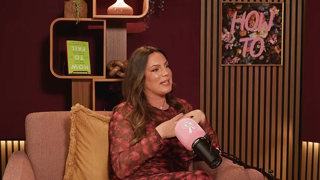 Kelly Brook revela o motivo de sua separação do ex-noivo Kelly Brook revelou por que seu relacionamento de sete anos com o ator Jason Statham terminou, admitindo que ela 'perdeu o amor por ele' depois de ser deixada 'negligenciada' quando sua carreira em Hollywood começou a florescer