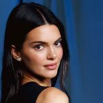 Kendall Jenner mostra seu abdômen em um biquíni minúsculo - e Khloe Kardashian aprova 348