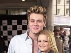 Kerry Katona quebra o silêncio sobre a ex-esposa do ex Brian McFadden, Vogue Williams, estrelando I’m A Celebrity enquanto ela relembra seu encontro estranho Kerry Katona quebrou o silêncio sobre a ex-esposa do ex Brian McFadden, Vogue Williams, estrelando I'm A Celebrity (Kerry e Brian retratados em 2001)