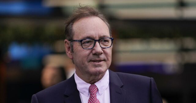 Kevin Spacey diz que 'não tem casa' após alegações de agressão sexual: 'Os custos... foram astronômicos'
