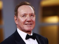 Kevin Spacey ‘não tem casa’ e ‘mora em hotéis’ após alegações de agressão sexual GettyImages-94377883-Elton-e-Spacey.jpg