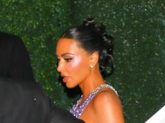 Kim Kardashian deslumbra com as irmãs Kylie e Kendall Jenner enquanto elas comemoram o 70º aniversário da mãe Kris com uma festa épica com tema de James Bond Kim Kardashian se juntou a suas irmãs Kylie Jenner e Kendall Jenner enquanto elas aumentavam o glamour para comemorar o 70º aniversário de sua matriarca Kris Jenner no fim de semana