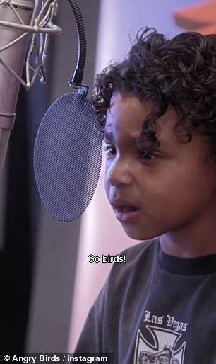 Kim Kardashian sorri de orgulho quando o filho raramente visto, Kim Kardashian deu aos seguidores das redes sociais uma primeira visão das habilidades de atuação de seu filho depois que o jovem ganhou um papel em Angry Birds The Movie 3 - apesar de não ter experiência anterior