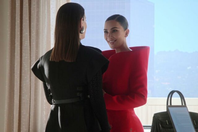 Kim Kardashian temia que 'All's Fair', criticado pela crítica, não Kim Kardashian temia que 'All's Fair', criticado pela crítica, não "batesse" em seu último dia de filmagem: "Eu assumi todos os riscos"