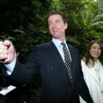 e Kimberly Guilfoyle participam da coletiva de imprensa do ex-presidente dos EUA Donald Trump após seu comparecimento ao tribunal sobre um suposto pagamento de 'dinheiro secreto', em sua propriedade em Mar-a-Lago em Palm Beach, Flórida, em 4 de abril de 2023. (Foto de CHANDAN KHANNA / AFP) (Foto de CHANDAN KHANNA/AFP via Getty Images)