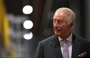 King corre o risco de briga fedorenta com William sobre planos para um poço de lama gigante perto da casa do príncipe na propriedade de Sandringham O Rei (foto) está planejando escavar um poço gigante de lama em Norfolk, foi afirmado