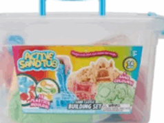 Kmart lembra de jogar produtos de areia por causa de preocupações com amianto O varejista emitiu um recall para um conjunto de construção de castelo de areia de 14 peças e banheiras de areia mágica que vêm em azul, verde e rosa.