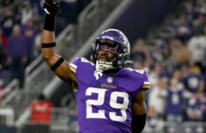 Kris Boyd, do New York Jets, tem bala alojada no pulmão após tiroteio: reportagem O jogador do Denver Broncos, Josh Reynolds, foi baleado duas vezes ao sair de um clube de strip local. Dois homens são presos