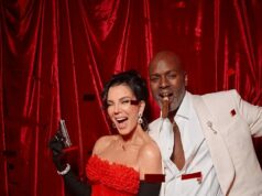 Kris Jenner, 70, é a melhor Bond girl enquanto brande uma pistola em um vestido vermelho deslumbrante em sua festa de aniversário com tema selvagem de 007 Kris Jenner, 70, parecia a melhor Bond girl enquanto brandia uma pistola em sua festa de aniversário com tema 007