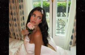 Kylie Jenner se cobre com apenas uma folha em uma postagem sexy no Instagram kylie jenner insta 1