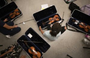 LA Phil destrói a filial do leste de Los Angeles do programa da Orquestra Juvenil de Dudamel meses antes de sua partida LA Phil destrói a filial do leste de Los Angeles do programa da Orquestra Juvenil de Dudamel meses antes de sua partida