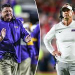 O técnico da LSU, Ed Orgeron, sorri e bate palmas durante um jogo.