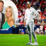 Lane Kiffin na linha lateral de Ole Miss durante a vitória do time sobre a Flórida em 15 de novembro de 2025.