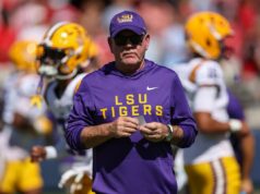 LSU recebe más notícias sobre a procura de emprego do ex-HC Brian Kelly Brian Kelly, former college football head coach of the LSU Tigers