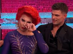 La Voix, do Strictly, começa a chorar ao falar sobre ter que se retirar da competição devido a uma lesão no pé: ‘Não era assim que eu queria que minha jornada terminasse’ Uma emocionada La Voix lutou contra as lágrimas ao se despedir do Strictly, após ter que se retirar da competição devido a uma lesão