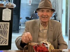 Ladrão prolífico que espancou um aposentado de 87 anos com demência até a morte na rua por sua torta caseira e caixa de flocos de milho é condenado à prisão perpétua O frágil John Mackey, 87, foi assassinado enquanto visitava uma loja Co-op em Manor House, norte de Londres