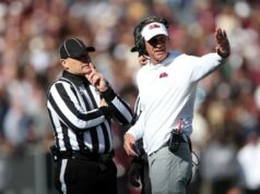 Lane Kiffin não decidiu sobre seu futuro Ole Miss: ‘Tenho muito que orar’ O técnico do Ole Miss Head, Lane Kiffin, reagindo durante um jogo contra o Mississippi State.