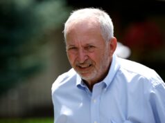 Larry Summers deixará o cargo de professor em Harvard em meio à reação de Epstein Larry Summers deixará o cargo de professor em Harvard em meio à reação de Epstein