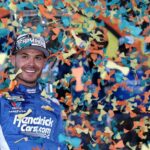 Larson conquista o segundo título da NASCAR Cup, nega Hamlin