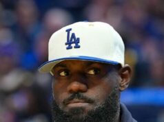 LeBron James pede suspensão do soldado do Texas que empurrou jogadores da Carolina do Sul LeBron James pede suspensão do soldado do Texas que empurrou jogadores da Carolina do Sul