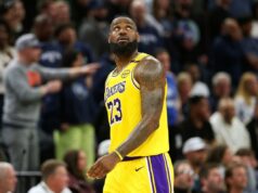 LeBron James retornando ao Lakers após um período de treinos na G League com a estreia da temporada se aproximando LeBron James ainda não fez sua estreia na temporada.