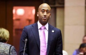 Legislador de Nova York toma medidas para regular os mercados de previsão em novo projeto de lei Clyde Vanel. Um novo projeto de lei do deputado Clyde Vanel daria aos legisladores o poder e a estrutura para regular os mercados de previsão no estado de Nova Iorque.