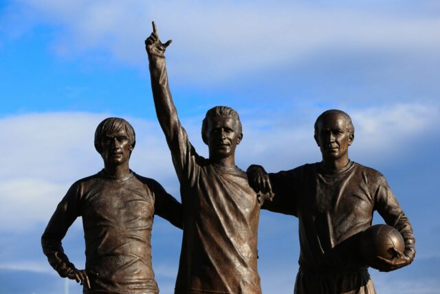 Lendas do Man Utd entre 200 participantes no serviço memorial ícone de correio