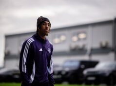 Leny Yoro dá o veredicto sobre o sistema de três defesas do Man Utd, ‘se eu estiver em campo…’ ícone de correio