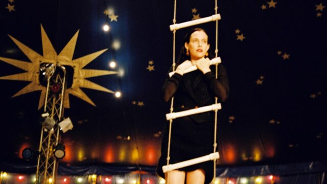 Les Films du Losange revela a primeira cena de Riley Les Films du Losange revela a primeira cena de Riley Keough no novo filme de Albert Serra 'Out of This World' (EXCLUSIVO)