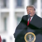 Líderes da BBC News renunciam após críticas à edição pela emissora de um discurso de Trump