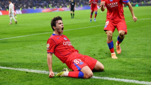 Ligue 1 2025-26: Neves marca nos acréscimos e o PSG vence o Lyon para se manter na liderança
