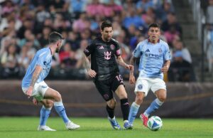 Lionel Messi fica entre NYCFC e a final da MLS Cup Lionel Messi reage durante a partida da MLS entre New York City FC e Inter Miami CF no Citi Field em 24 de setembro de 2025 na cidade de Nova York.
