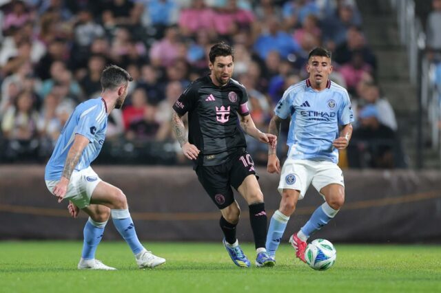 Lionel Messi reage durante a partida da MLS entre New York City FC e Inter Miami CF no Citi Field em 24 de setembro de 2025 na cidade de Nova York.