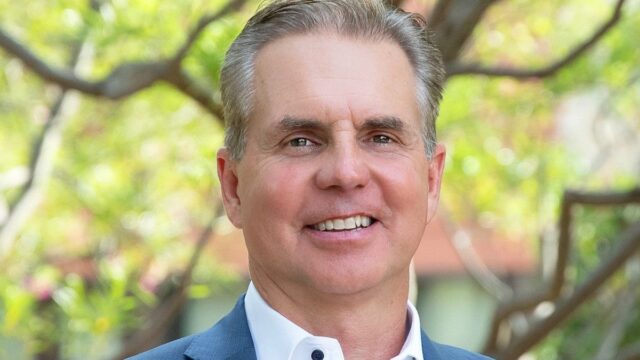 Logotipo de Shaun Barber e Paramount (Crédito: Paramount Pictures)