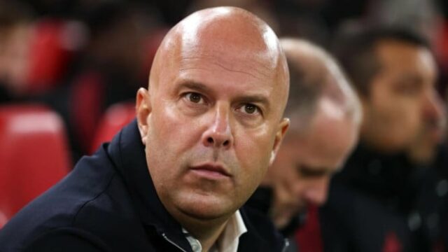 Liverpool devastado, Arne Slot relutante em falar sobre contrato Liverpool devastado, Arne Slot relutante em falar sobre contrato