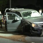Um Volkswagen hatchback preto que se envolveu em um acidente de carro no oeste de Sydney.