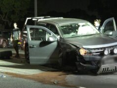 ‘Lowlife’ em fuga após roubar carro de pessoa que parou para ajudá-lo Um Volkswagen hatchback preto que se envolveu em um acidente de carro no oeste de Sydney.