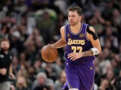 Luka Doncic, do Lakers, deixa claro sobre o ajuste quando LeBron James retornar los angeles lakers star luka doncic against milwaukee bucks