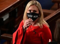 ‘Lunático furioso’: por que Trump acabou de colocar um alvo nas costas deste ex-aliado A deputada Marjorie Taylor Greene, R-Ga., fala antes que o ex-candidato presidencial republicano, o ex-presidente Donald Trump, chegue para fazer comentários sobre o código tributário e a produção no Johnny Mercer Theatre Civic Center, terça-feira, 24 de setembro de 2024, em Savannah, Geórgia.