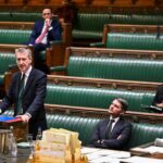 MI5 da Grã-Bretanha alerta legisladores sobre espiões chineses se passando por 'caçadores de cabeças'