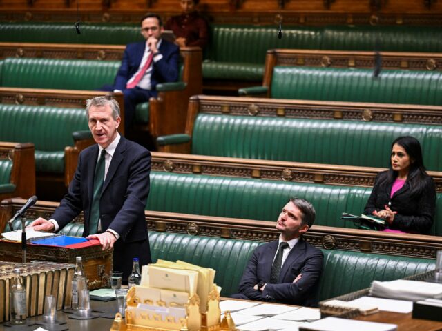 MI5 da Grã-Bretanha alerta legisladores sobre espiões chineses se passando por 'caçadores de cabeças'
