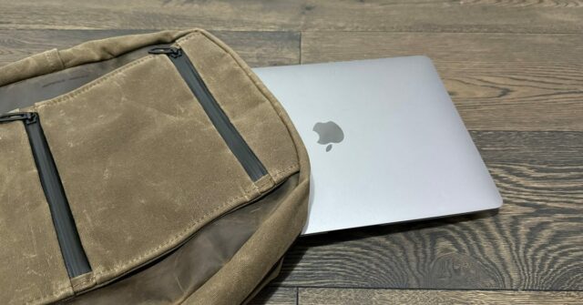 Viagem MacBook Air | Meu MBA deslizando em uma mochila