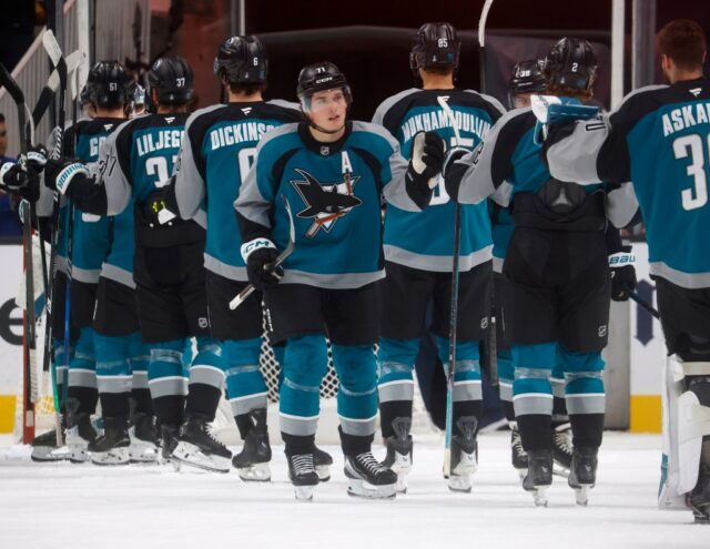 Macklin Celebrini explica por que gosta do novo estilo de verificação dos Sharks
