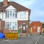 Clair Birch pediu permissão para um anexo de um quarto para substituir uma garagem - mas os vizinhos consideraram a nova construção uma 'monstruosidade'