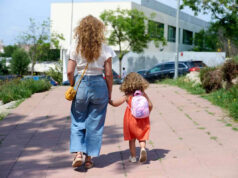 Mãe fica furiosa depois de descobrir que a sogra disse à filha de 11 anos que a faculdade não é uma meta “realista” GettyCrianças em uma sala de aula (imagem de banco de imagens)