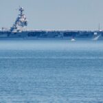 Maior porta-aviões do mundo em posição enquanto Trump avalia ataque na Venezuela