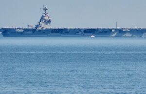 Maior porta-aviões do mundo em posição enquanto Trump avalia ataque na Venezuela Maior porta-aviões do mundo em posição enquanto Trump avalia ataque na Venezuela