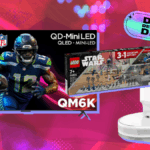 TV TCL QLED com protetor de tela com jogador de futebol e rabiscos de luz do arco-íris